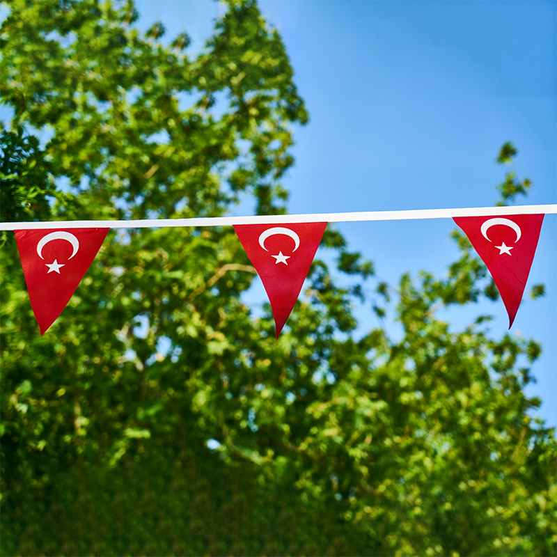 İpe Dizili Bayraklar