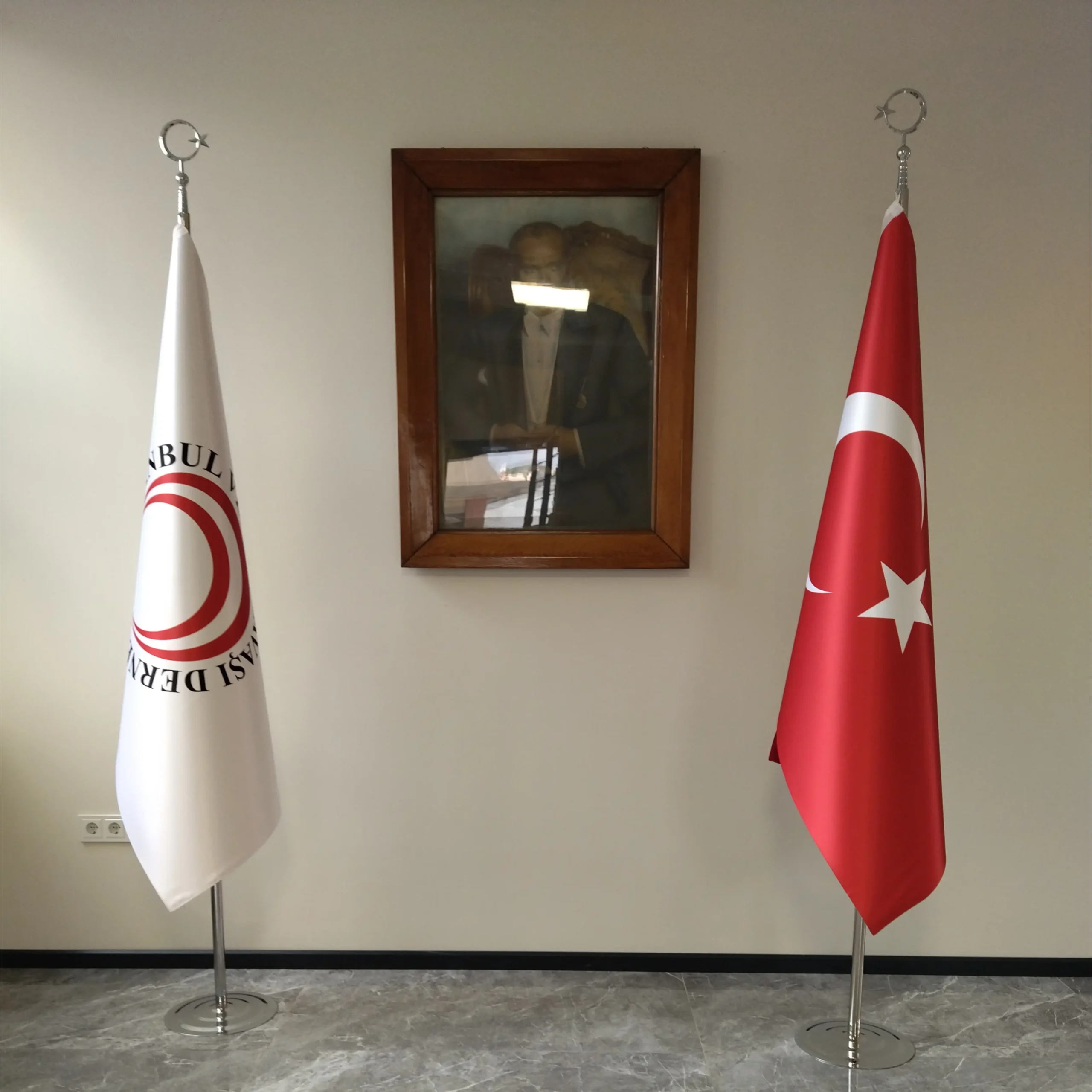 Makam Bayrakları